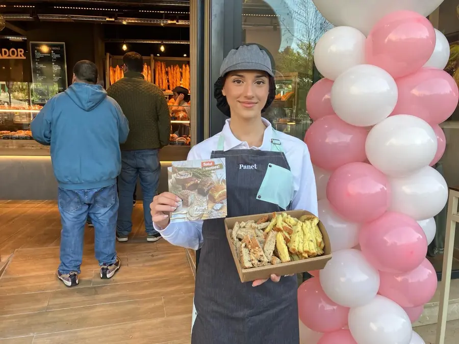 Promotora de Tais Events en una degustación