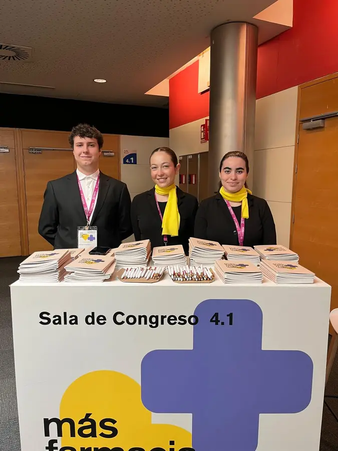 Personal de Tais Events en el mostrador de Infarma